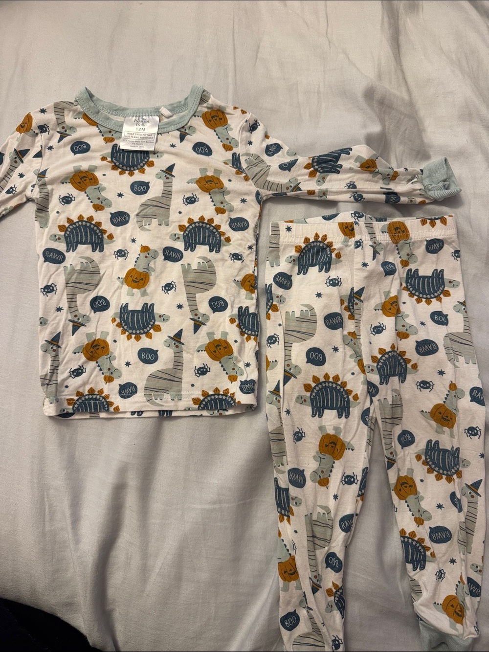 Halloween dinosaur theme two piece pajama set - 12 months - worn once